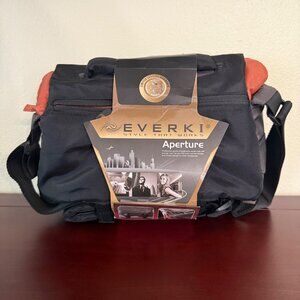 Everki EKC504 Black Aperture Mid-Size SLR Camera Bag - Sling NWT